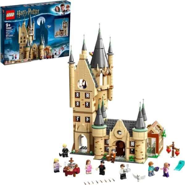 LEGO set depicting a castle with minifigures, featuring various characters and accessories. Box in the background shows the set's packaging.
