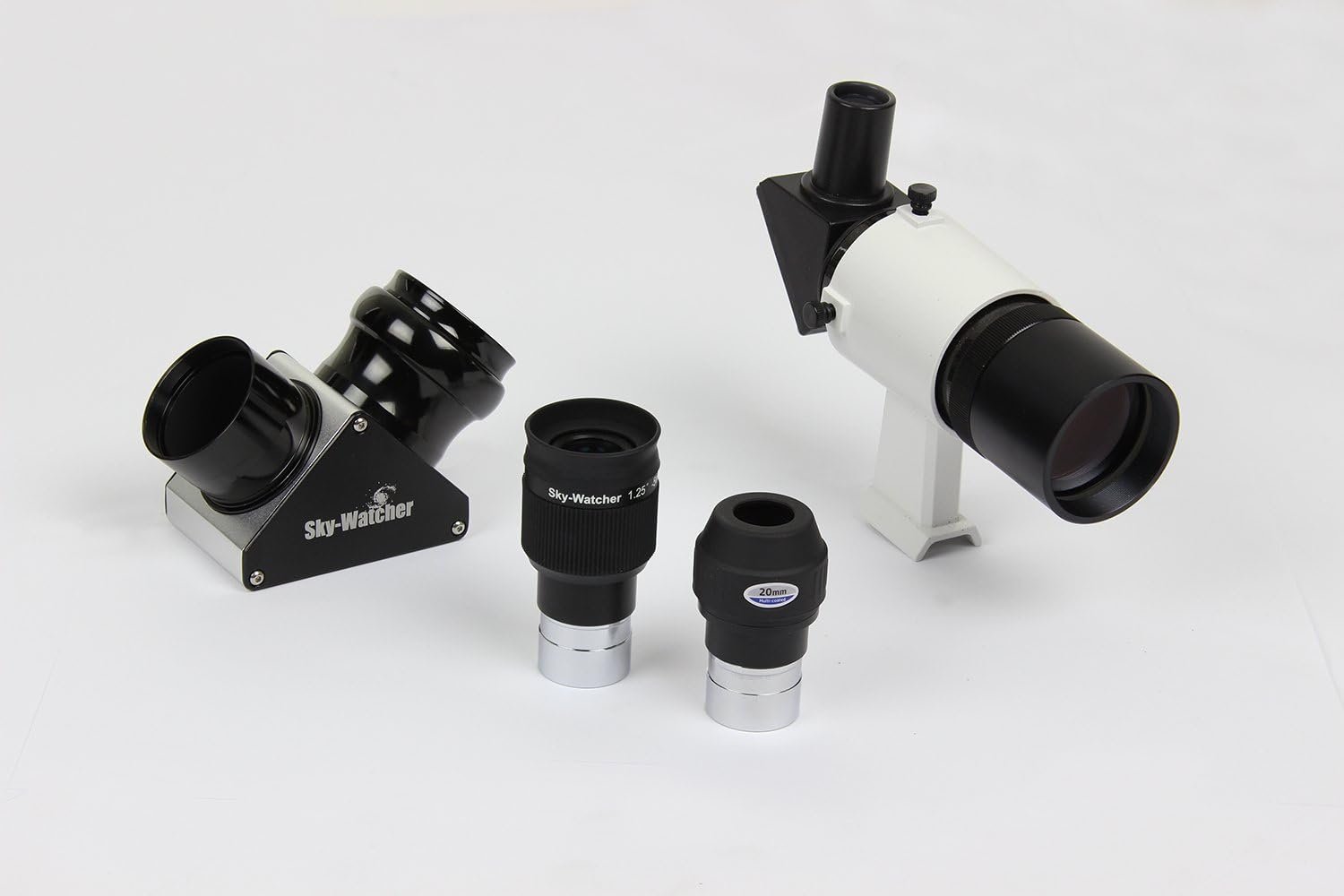 Telescope accessories including a diagonal mirror, two eyepieces, and a finderscope with a white mount are arranged on a white surface.