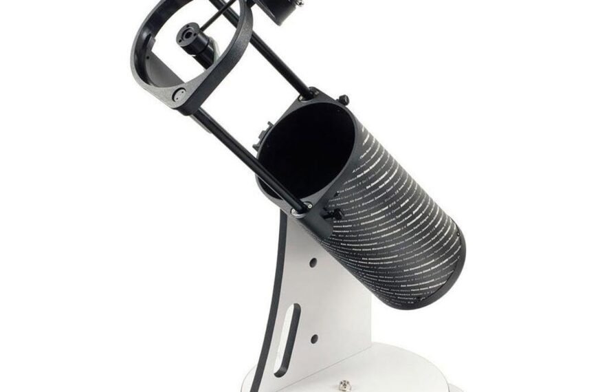A tabletop Dobsonian telescope with a cylindrical optical tube, mounted on a white base, featuring a finder scope and focusing knobs.