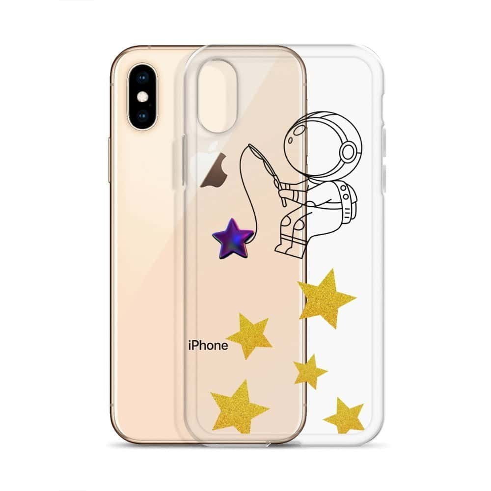 एक अनोखा आईफोन केस जिसमें एक अंतरिक्ष यात्री आकाशीय पृष्ठभूमि के बीच तारों को पकड़ता हुआ दिखाया गया है।