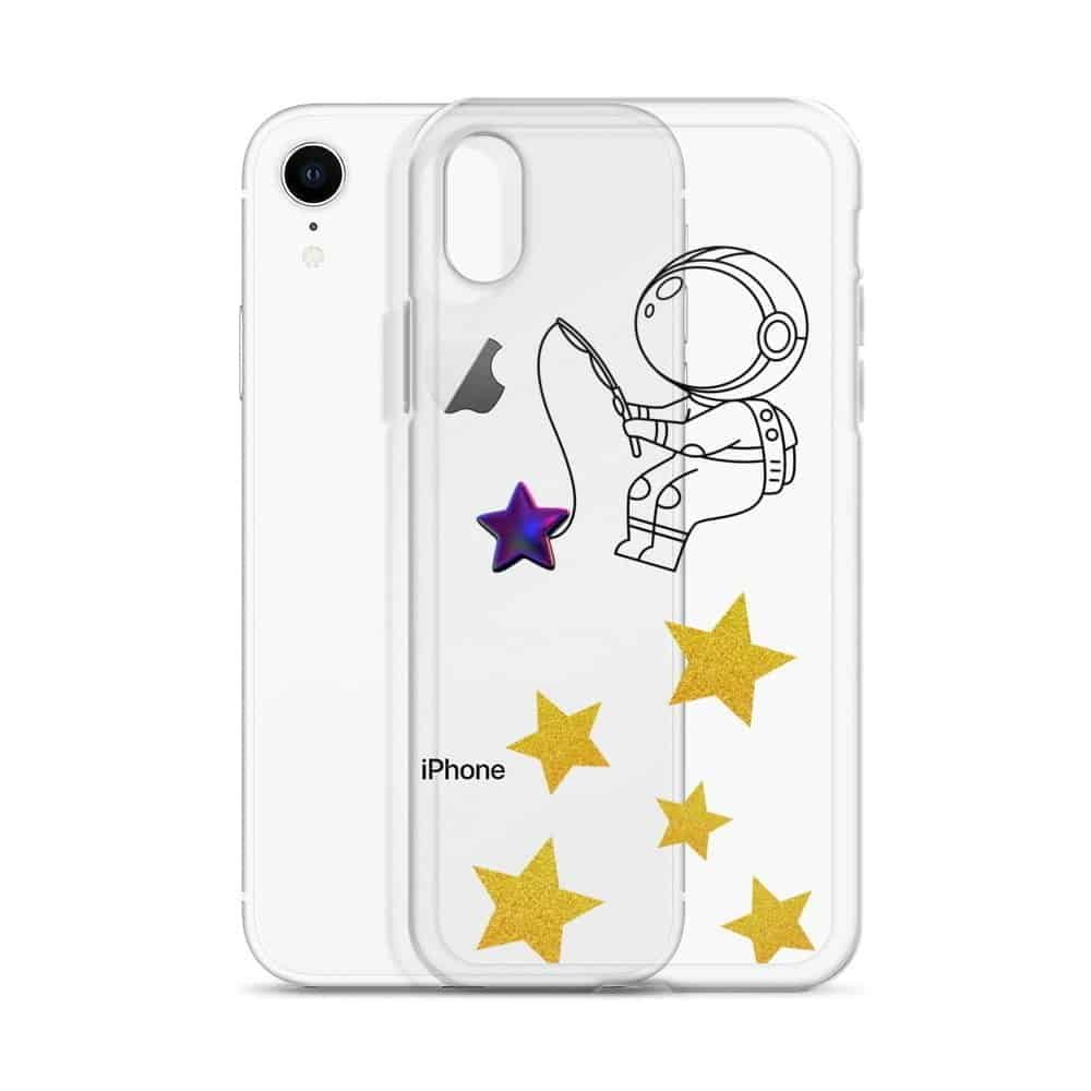 एक आकर्षक आईफोन केस जिस पर तारों को पकड़ते हुए एक अंतरिक्ष यात्री की आकृति बनी हुई है।