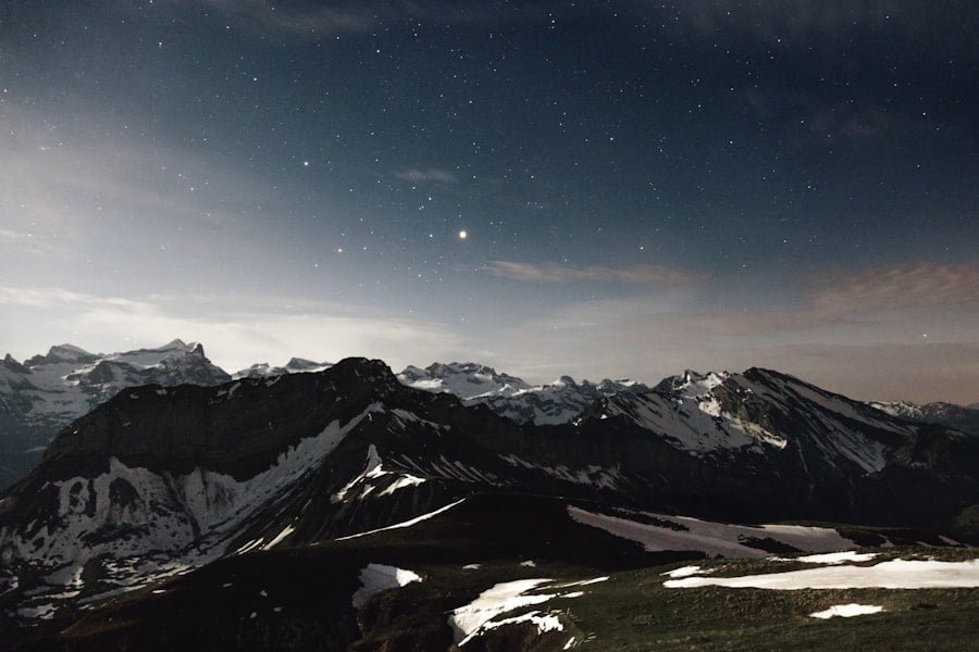 Why do stars twinkle? 3 The Universe Episodes Why do stars twinkle?