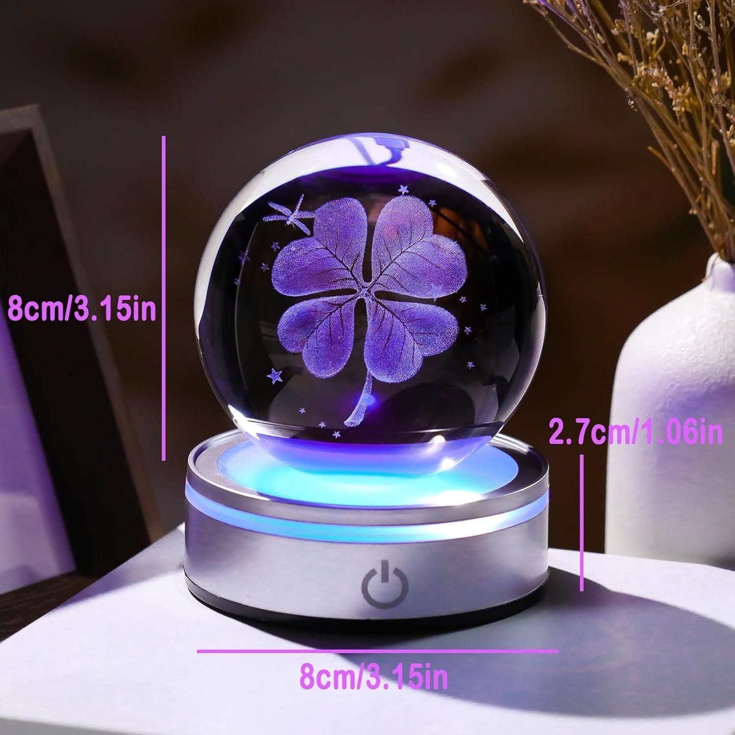 Crystal ball with a four-leaf clover design on a lighted base, measuring 8 cm in diameter and 8 cm in height.
