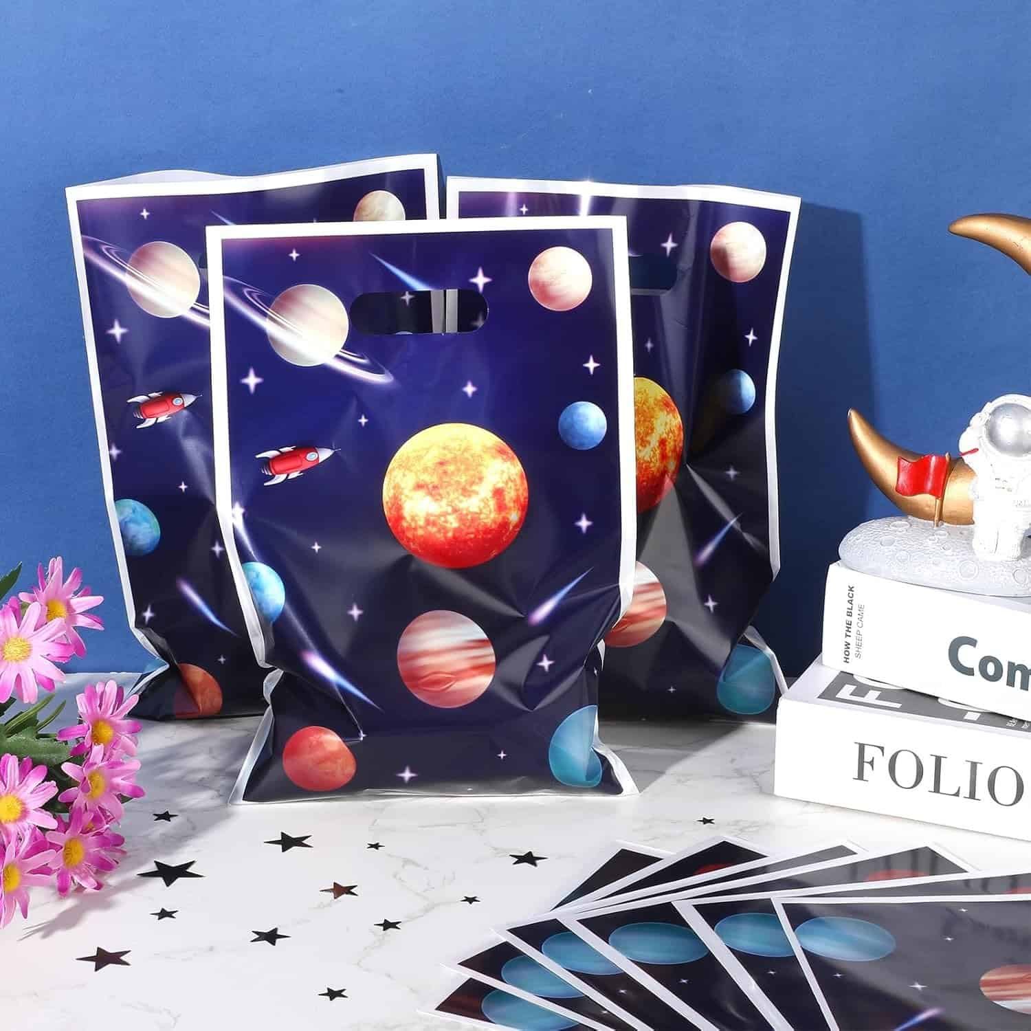 Neptniopllab 50 Pieces Outer Space Goodie Bags,26.5x15.5cm Plastic Galaxy Themed Party Favor Bags with Handle, Planets Solar System Theme Party Favors Decor for Space Themed Birthday Decoration